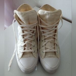 Converse Cream and White Sneakers, Size 9